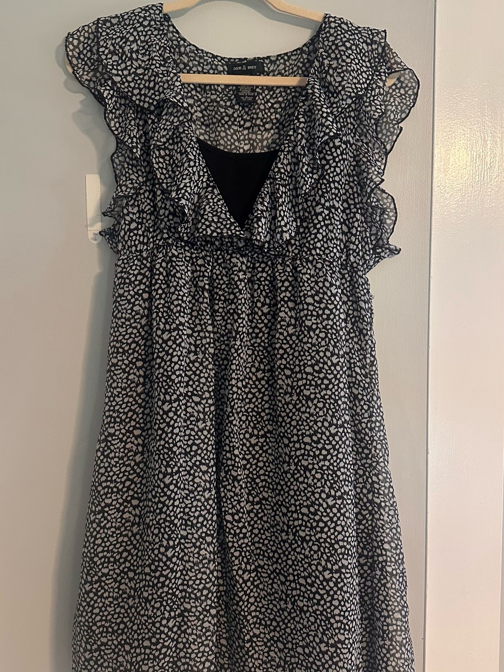 Sam & Max Black and White Ruffle-Trim chiffon, lined dress